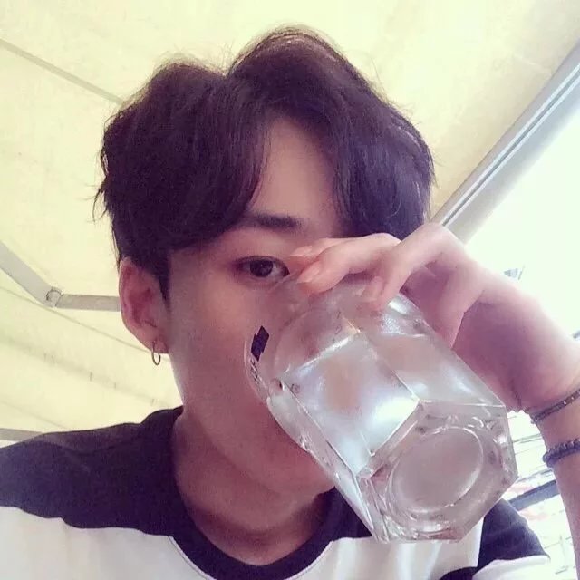 阙姣秀翰