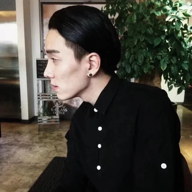 封翠辉楠